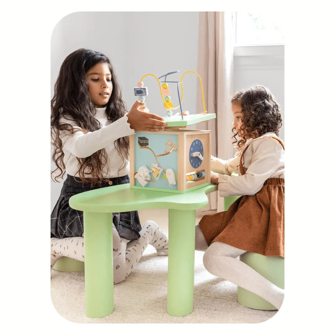 Cube d’activités en bois